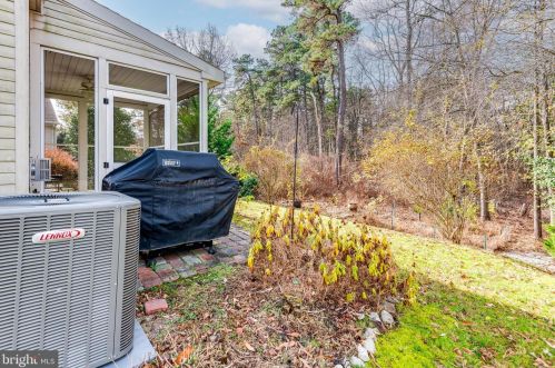 89 Warwick Way, Southampton NJ  08088-1122 exterior