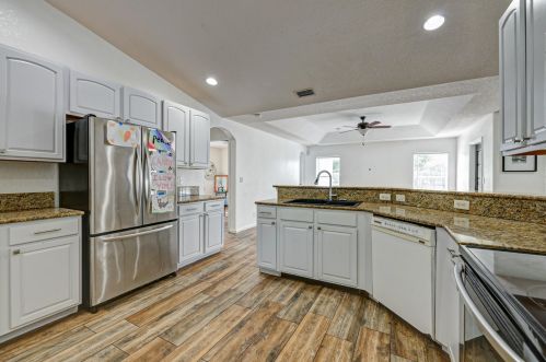 912 Paar Dr, Fort Pierce FL 34953-5623 exterior