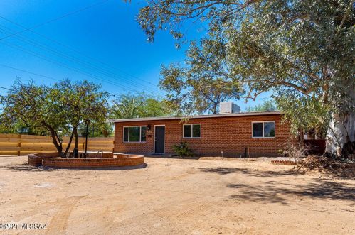 4266 Los Robles St, Tucson, AZ 85712-2419