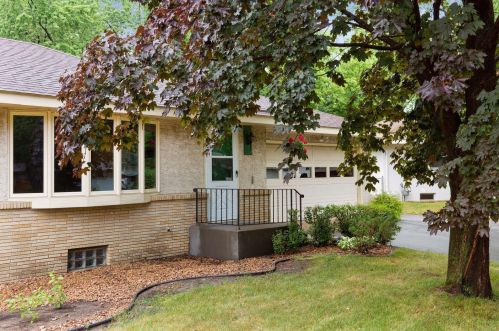 219 Demar Ave, Saint Paul, MN 55126-6239