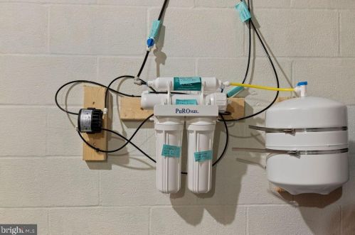 381 Thornhill Dr, Hanover PA  17331-7976 exterior