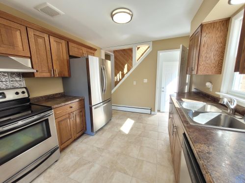 4266 86th St, Milwaukee, WI 53222-1704