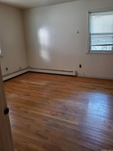 19 Rochelle Ter, Mount Vernon NY 10550-1128 exterior