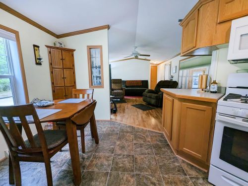 5 Dawn Dr, Concord NH 03303-2050 exterior