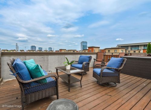 1009 Kingsbury St, Chicago IL 60610-3772 exterior