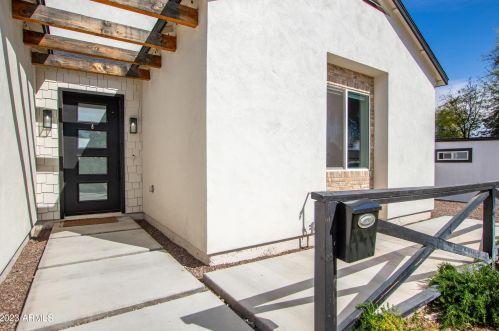 4239 42nd St, Phoenix AZ  85018-4207 exterior