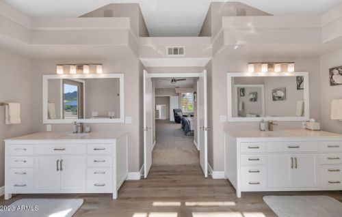 2347 Cinnabar Ave, Phoenix AZ  85028-3633 exterior