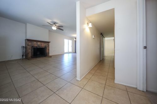 702 Kent Dr, Tucson AZ 85710-2442 exterior