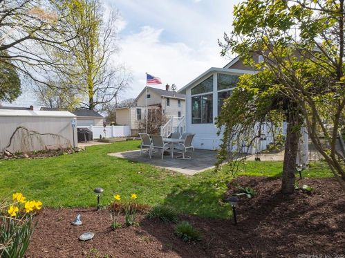 71 Hawthorne Ave, Derby CT 06418-1122 exterior