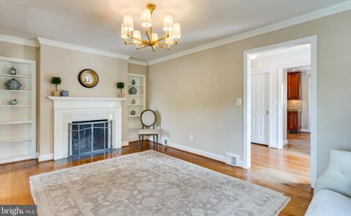 827 Royal St, Alexandria VA  22314-4340 exterior