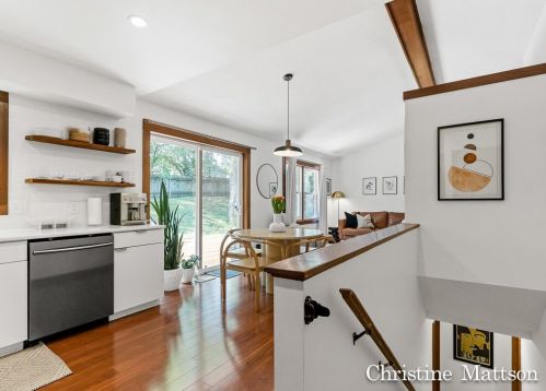 1233 Kreiser Ter, Grand Rapids MI 49506-4082 exterior