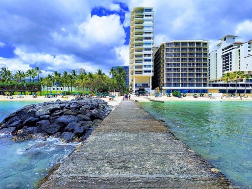 2161 Kalia Rd, Honolulu HI  96815-1992 exterior