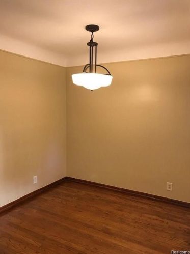 4493 Monroe St, Dearborn Heights MI  48125-2518 exterior