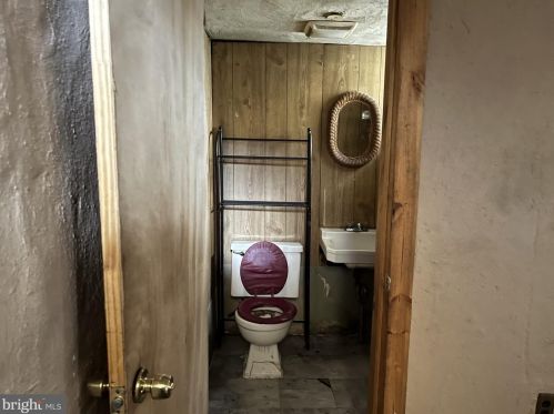 610 Longshore Ave, Philadelphia PA 19111-4423 exterior