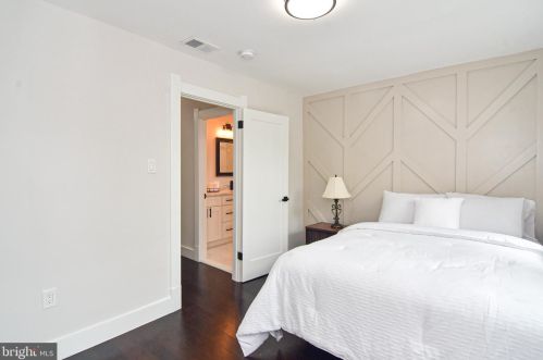 2911 17th St, Washington DC  20018-1825 exterior