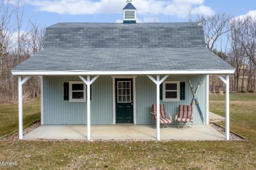 3653 108 St, Byron Township MI 49315-8705 exterior