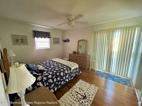 1029 Sarasota Dr, Lacey NJ 08731-5327 exterior