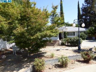 1500 Boyer Dr, Tulare, CA 93274-3014