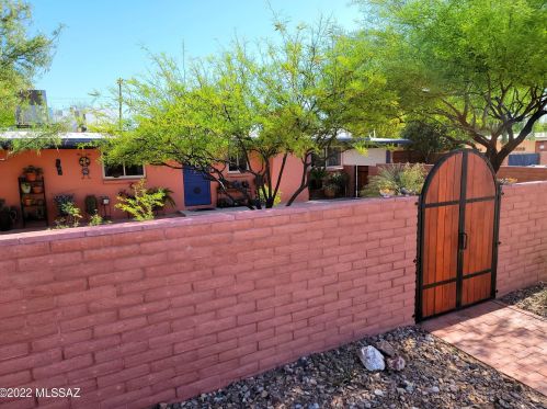 5948 2nd St, Tucson, AZ 85711-1516