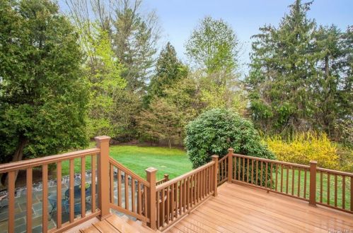 108 Orchard Rd, Briarcliff NY exterior