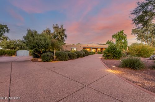 950 Los Altos Rd, Tucson, AZ 85704-4132