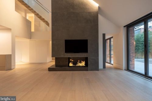 110 Delancey St, Philadelphia PA 19103-6409 exterior