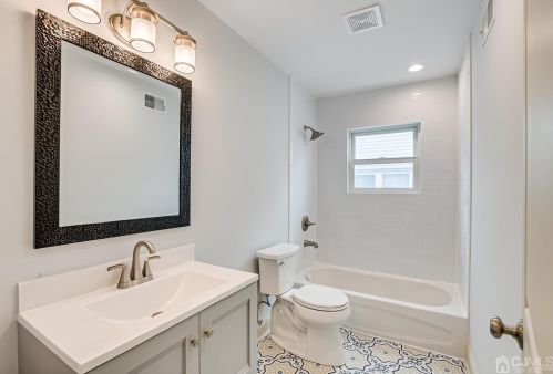 110 Bond St, Iselin NJ  08830-2424 exterior