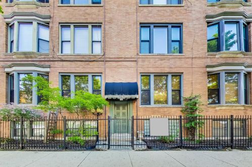 3901 Fremont St, Chicago, IL 60613-3015