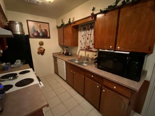 813 6 St, Irving TX 75060-3123 exterior