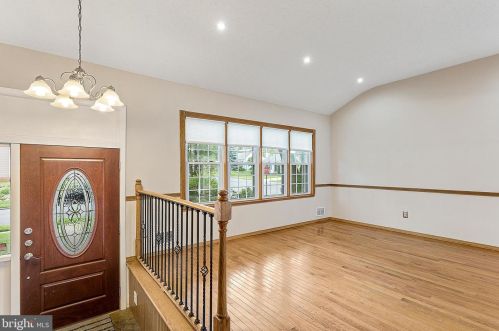 18 Coleridge Ave, Trenton, NJ 08620-1911