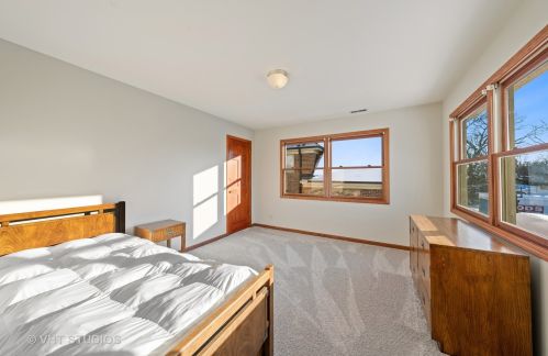 323 Kenmore Ave, Elmhurst IL 60126-3517 exterior