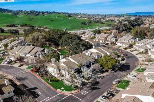 1036 Pinehurst Ct, Concord CA 94521-4532 exterior