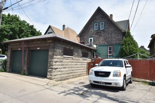 933 Layton Blvd, Milwaukee WI  53215-1630 exterior