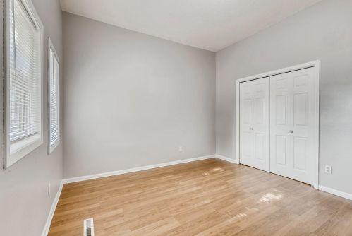 806 Earl St, Saint Paul MN 55106-3943 exterior