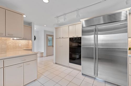 9555 Range Line Rd, Milwaukee WI 53209-2619 exterior