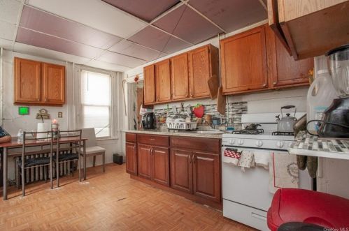 912 Orch St, Peekskill NY 10566-2728 exterior