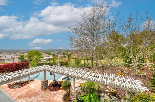 1380 Souza Dr, Folsom CA  95762-7561 exterior