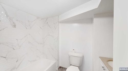 2401 New York Ave, Union City NJ 07087-4515 exterior