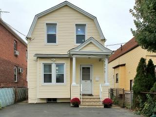 231 Kingsland Ave, Lyndhurst NJ  07071-2608 exterior