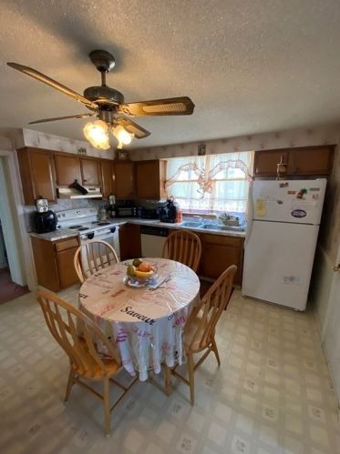 38 Chase Ave, Springfield MA 01108-1601 exterior