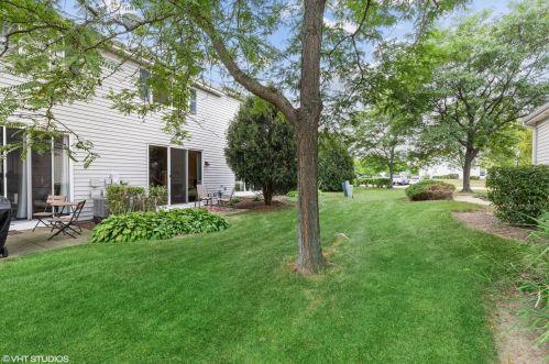 4416 Brownstone Way, Waukegan IL 60085-8632 exterior