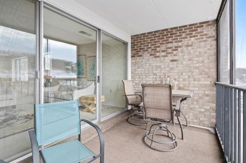 2160 Greentree Rd, Pittsburgh PA  15220-1407 exterior