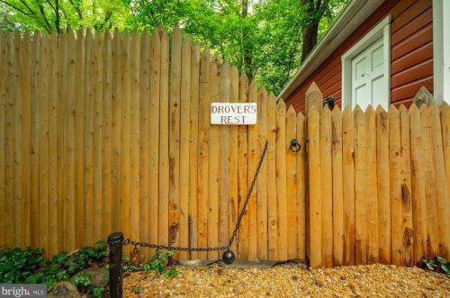 8526 Georgetown Pike, Mc Lean VA 22102-1206 exterior