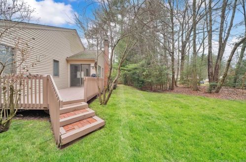 8 The Laurels, Enfield CT 06082-2349 exterior