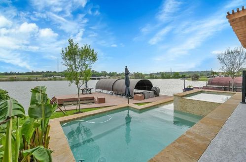 373 Bayshore Dr, Montgomery, TX 77356-4738