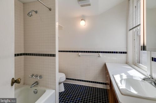 2302 Locust St, Philadelphia PA 19139-4517 exterior