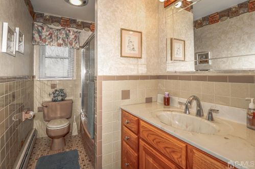 5 Pendleton Pl, Edison NJ 08820-2737 exterior