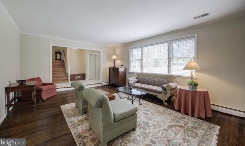 735 Hickory Ln, Berwyn PA 19312-1438 exterior