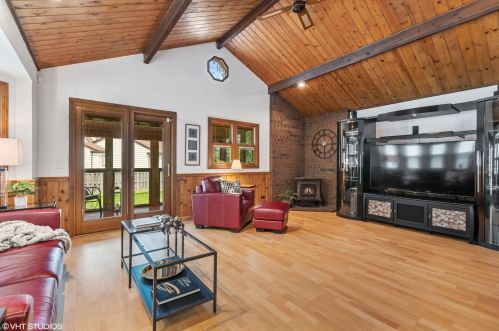 5800 Kenneth Ave, Chicago IL  60646-5910 exterior