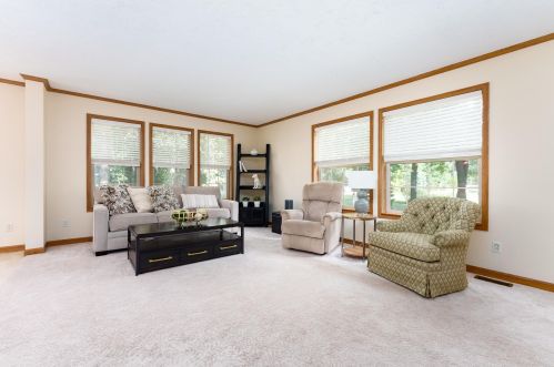 64800 Winterwoods Dr, Lawton, MI 49065-8790